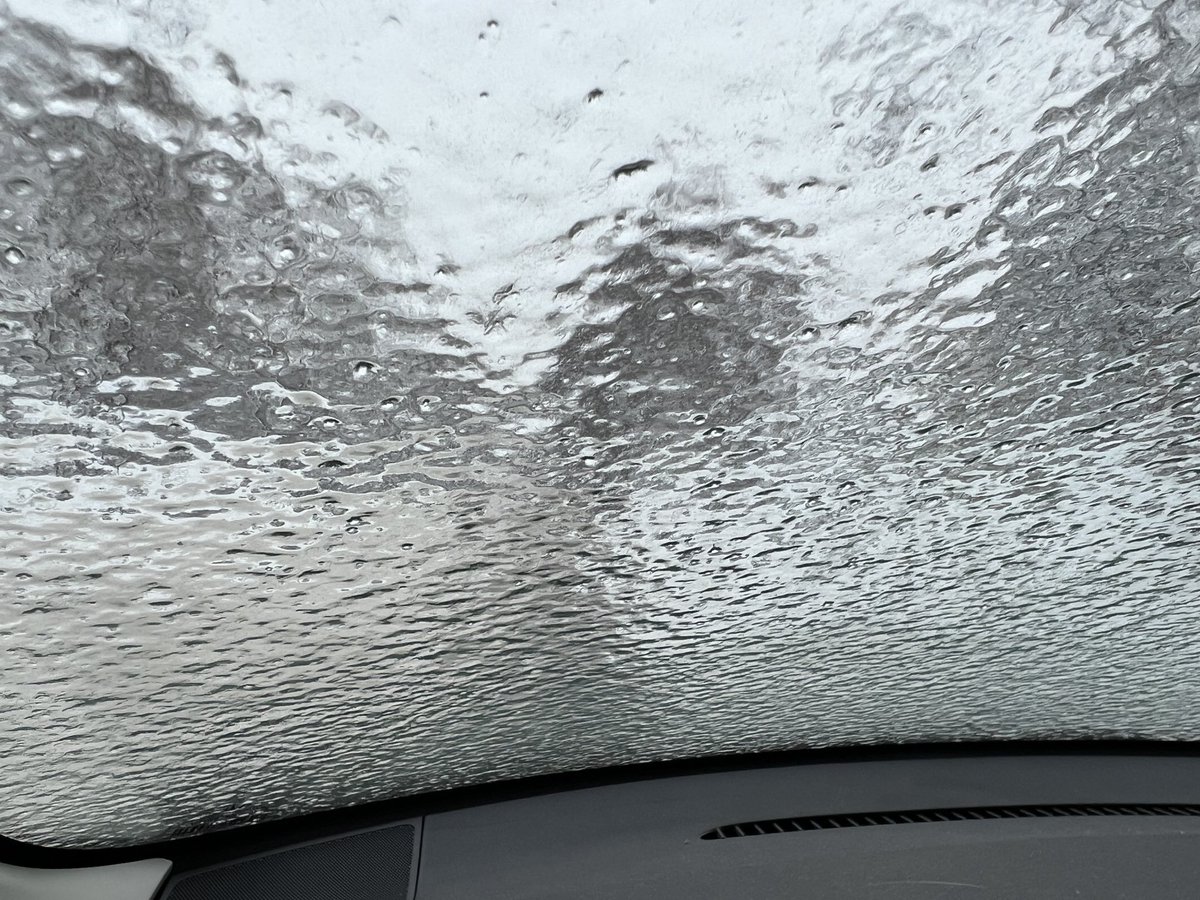 Looking out the window of my car earlier this morning. Minnesota weather.. https://t.co/muCnHJXQTm