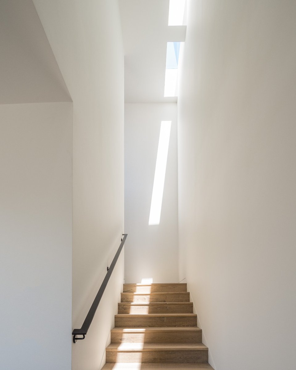 Considering installing #skylights in your kitchen? Here's some small space #designinspo. Get tips on skylight placement and functionality by scheduling a virtual design consultation today: bit.ly/3XkQGrD 📷 Hommeboys