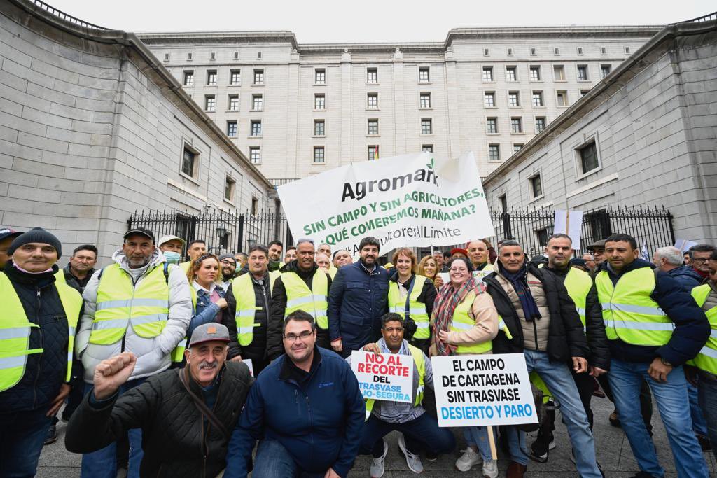 Jornada histórica en Madrid donde hemos demostrado que la defensa del trasvase Tajo-Segura es cosa de todos. 

El Gobierno central debe escuchar el clamor de la sociedad de la #RegióndeMurcia, #Alicante y #Almería.