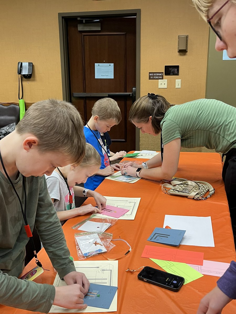 cleaton97's tweet photo. @codemash @KidzMash We did it!!! We completed the circuit!!! @vickijmax https://t.co/EmKbT7yfkf