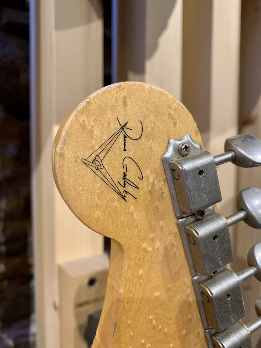 windmillguitars's tweet photo. FOR SALE - @FenderCustom 2018 Masterbuilt ‘62 #Jazzmaster - built for Noel Gallagher #oasis #noelgallagher More details on our website #windmillguitars https://t.co/9MdKG6ozP6