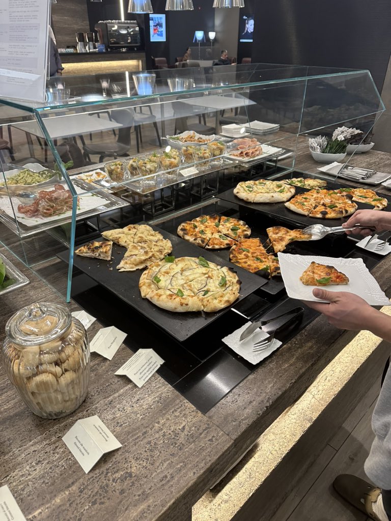 Brandon R tweet media