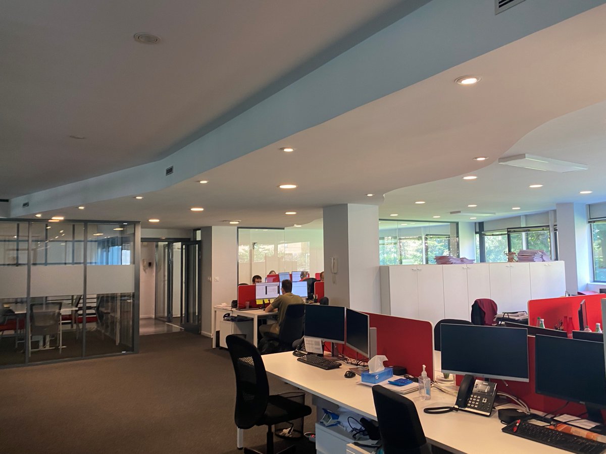 sorovim's tweet photo. 3️⃣7️⃣5️⃣ m² de #bureaux sont disponibles à la location dans l'immeuble 𝑇𝐻𝐸𝐿𝐸𝑀𝑂𝑆 à #Lyon 9

Traversant, très lumineux, excellent état
Très bien aménagé : accueil, open-space, bureaux fermés, salle de réunion et espace de détente avec cuisine
Jardin et vue sur la Saône https://t.co/4PGkcXkP5s