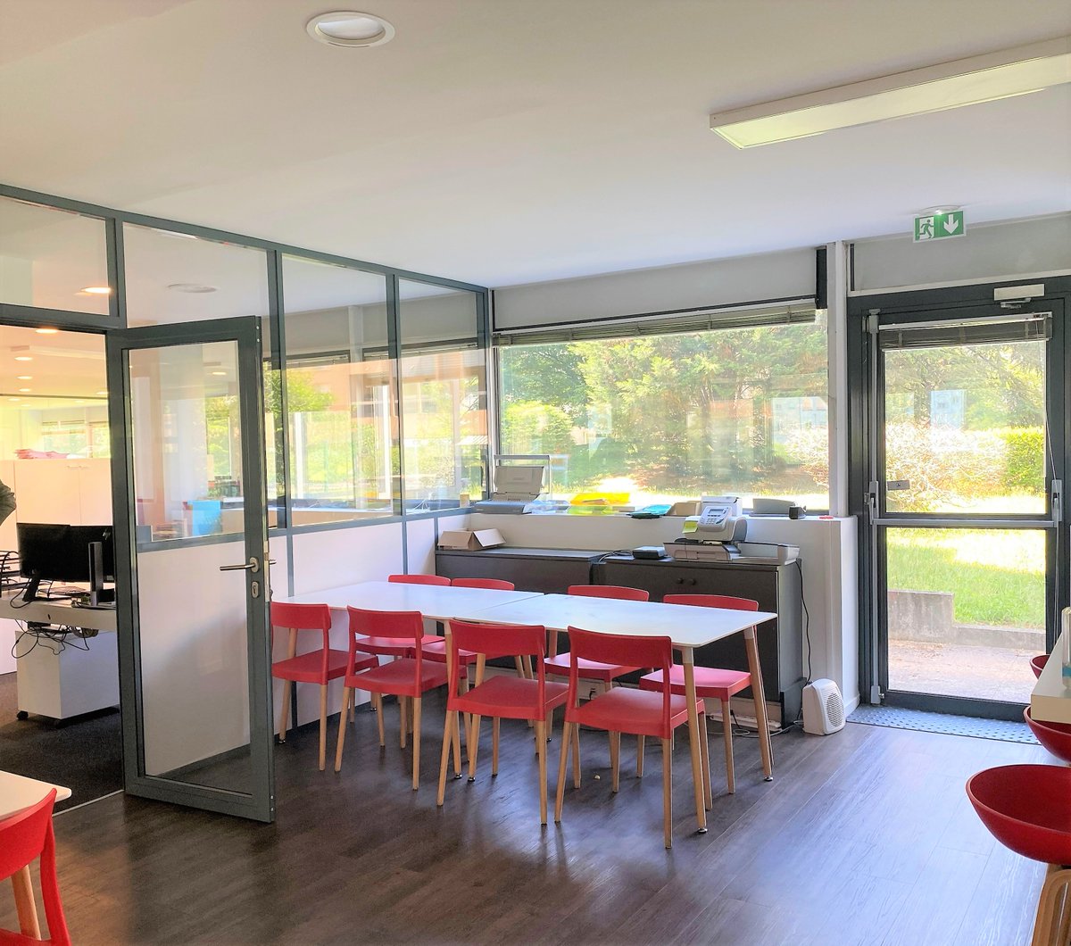 sorovim's tweet photo. 3️⃣7️⃣5️⃣ m² de #bureaux sont disponibles à la location dans l'immeuble 𝑇𝐻𝐸𝐿𝐸𝑀𝑂𝑆 à #Lyon 9

Traversant, très lumineux, excellent état
Très bien aménagé : accueil, open-space, bureaux fermés, salle de réunion et espace de détente avec cuisine
Jardin et vue sur la Saône https://t.co/4PGkcXkP5s
