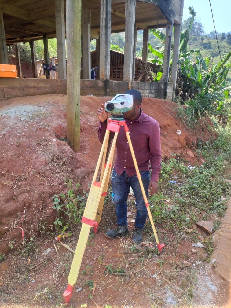 tbecameroun's tweet photo. Travaux d'entretien de la voirie,
nos ingénieurs sont est prêt, pour les chantiers 2023. https://t.co/6WUZUWPxFR