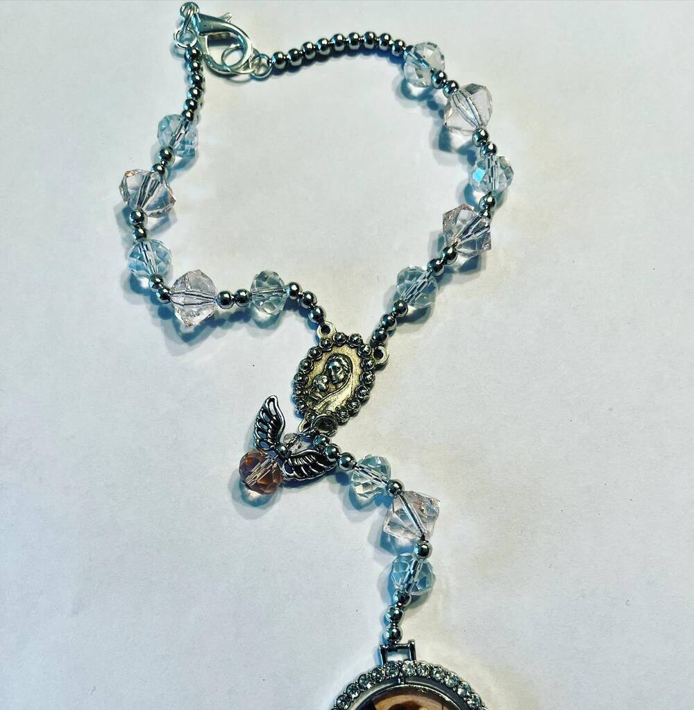 JanetRGuido's tweet photo. #memorialphoto #rearviewmirror #carrosary https://t.co/OTLWTBeS1q https://t.co/KrAB2krLs2