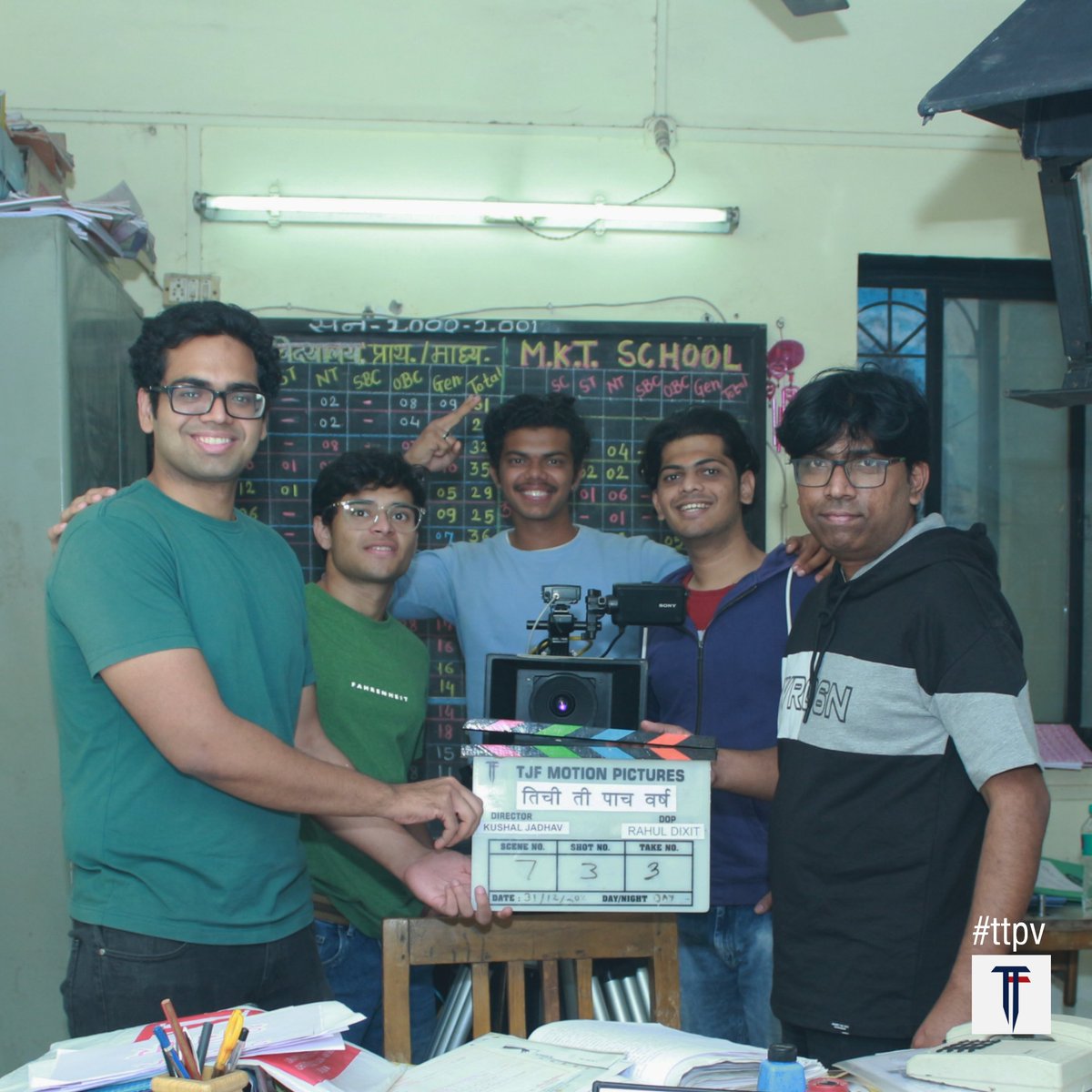 TJFMotionPic's tweet photo. Right excitement of the team on the set of तिची ती पाच वर्ष! 😀

#तिचीतीपाचवर्ष #tichiteepaachvarsha #ttpv #marathifilm #tjfmotionpictures #kushaljadhav #kiranpatil #adityatambe #nupurkarmar #marathishortfilm #comingsoon #ThoseFiveYearsOfHers https://t.co/p8ozudzDuq