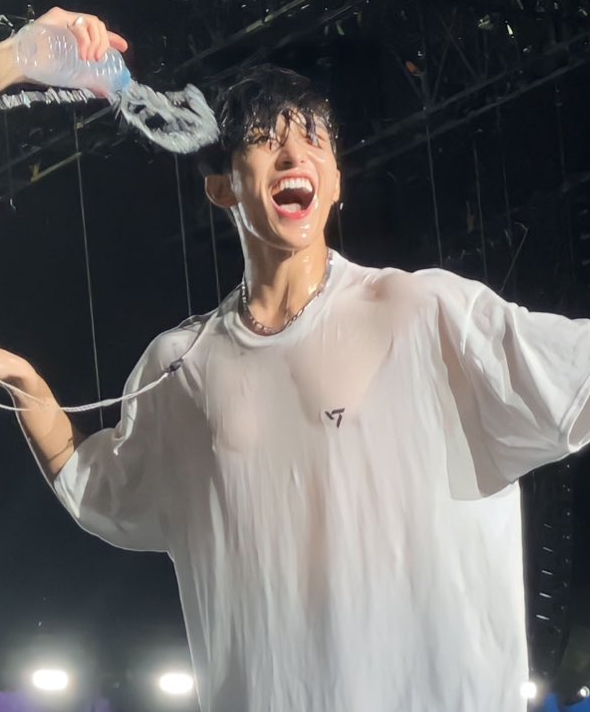 kyeomties's tweet photo. i'm still here sorry https://t.co/YYVq7djzBS