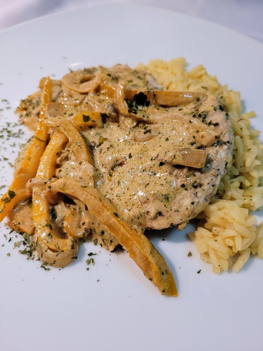 donnasfood's tweet photo. Creamy Pesto Chicken🌱
#Recipe here ⬇️
https://t.co/Gu3Cdxd9Pq
#tastesbetterthanitlooks
#RecipeOfTheDay #foodie #Homecook #HealthyEating #chicken #pesto #whattoeatwednesday #yum #foodgasm #chickendinner #whatsfordinner #30minutemeal https://t.co/zvvndhcsYZ