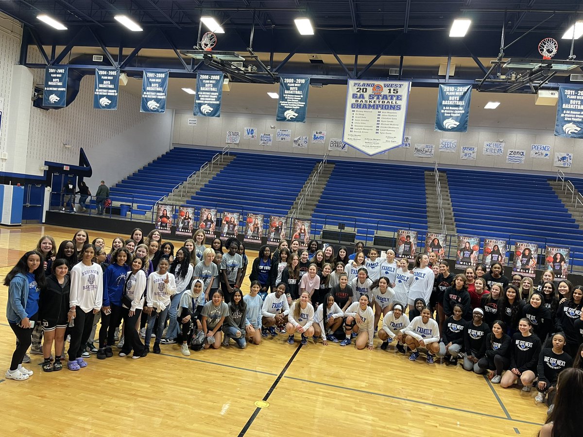 pwladywolves's tweet photo. Thank you to all our future wolves that came out to support us last night! We appreciate you 🐺💙🤍🏀 https://t.co/6sKqNudrym