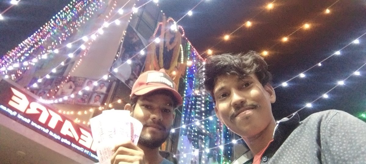 shaik_q's tweet photo. Mng #5clock 1stday 1st show in #Guntakal #SLVtheatre  #VeeraSimhaReddy  #JaiBalayya @megopichand @MusicThaman @MythriOfficial https://t.co/OvCJxRCbRj