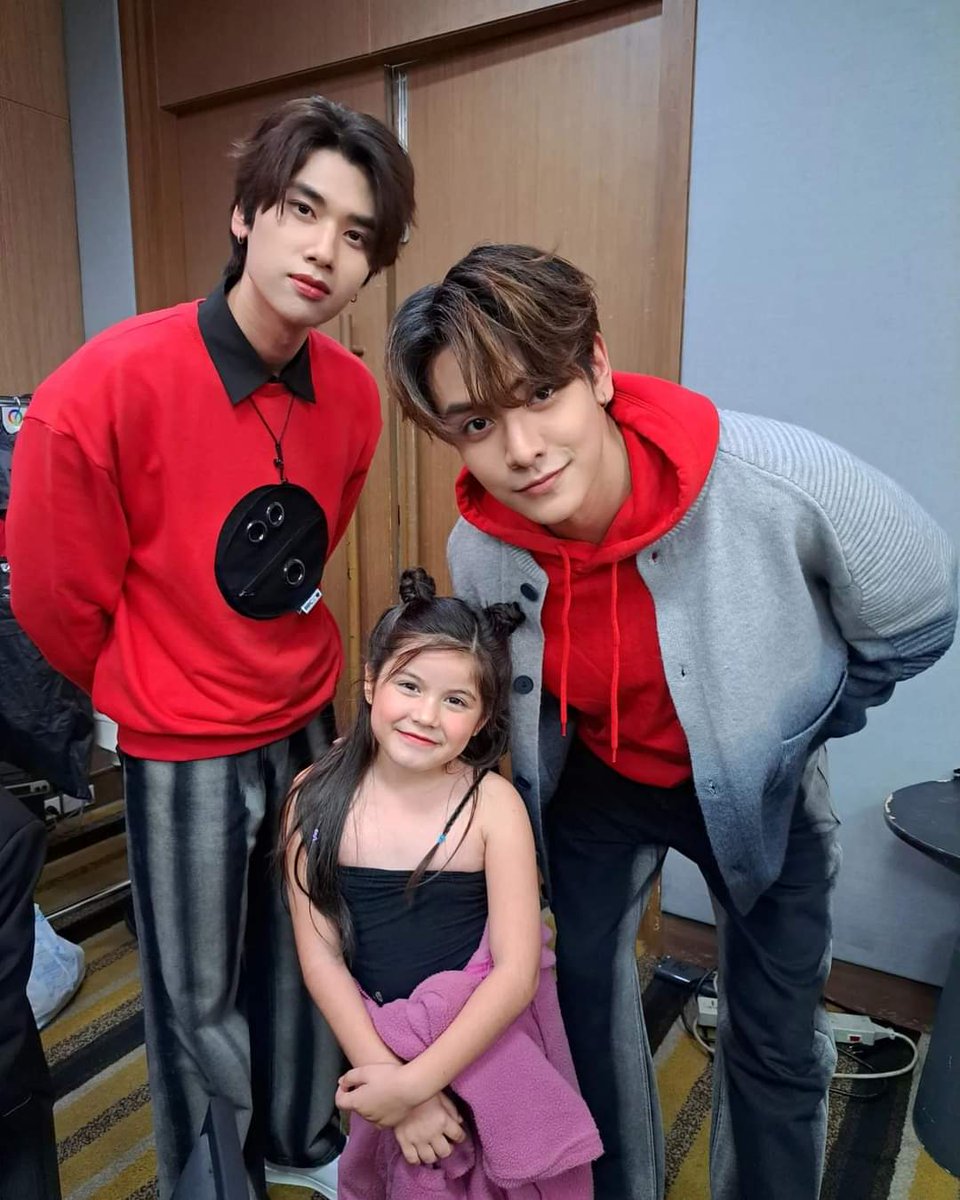Monpapha2's tweet photo. เขามากันเป็นคู่แต่หนูขออยู่ด้วยได้ม้าย❤️❤️🥰
พี่ลีไม่มีคู่ไม่เป็นไรน้า คู่กับหนูก่อน^^

#Bata #Batathailand #SurprisinglyBata #StyleWithComfort  #bellacampen #ZeePruk #NuNew #จุงดัง #เฟิร์สข้าวตัง #ลีฐานัฐพ์ 
#BataEventXJoongDunk 
#BataEventXFirstKhaotung 
#BataEventXzeenunew https://t.co/nqtbdNEmMG