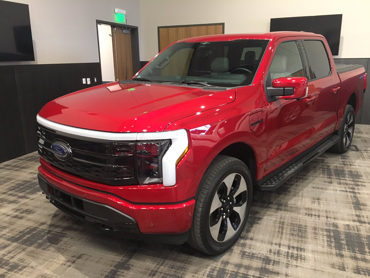 Aster_dexmint's tweet photo. From the M1 Concourse in Pontiac, Michigan…-the 2023 North American Car Truck and Utility Vehicle of the Year awards…Car of the Year…Acura Integra…Truck of the Year…Ford F-150 Lightning…Utility of the Year…Kia EV6 @MotorWeek https://t.co/d796t5ihwv