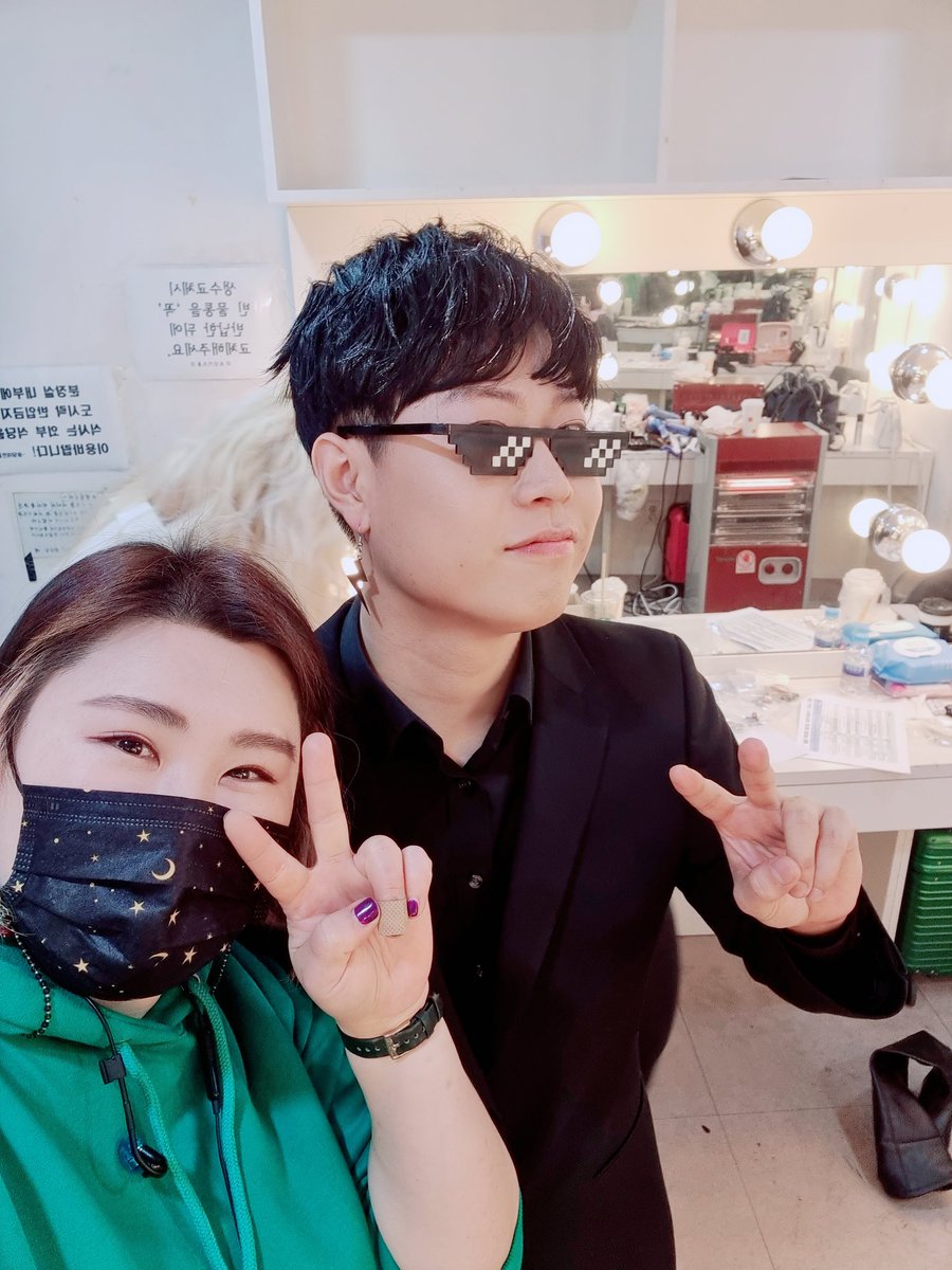 sso927's tweet photo. 밴드 더더 BAND THETHE
20221230 #윤당아트홀

#bandthethe #koreanmakeup #bandmakeup #makeupartist #makeupsso
#sso #hairstyling #freelancer https://t.co/lzYKvrV5Ze