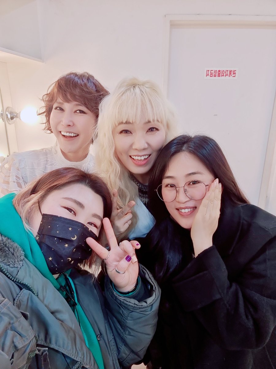 sso927's tweet photo. 밴드 더더 BAND THETHE
20221230 #윤당아트홀

#bandthethe #koreanmakeup #bandmakeup #makeupartist #makeupsso
#sso #hairstyling #freelancer https://t.co/lzYKvrV5Ze
