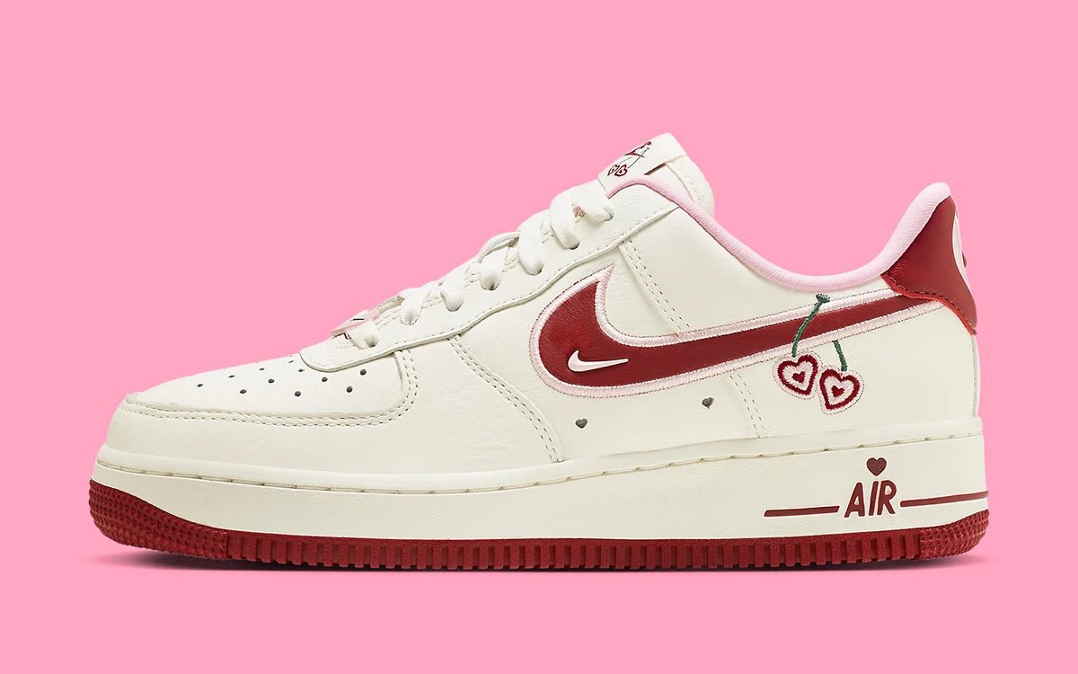 lunasereena's tweet photo. estas Nikes de corazón para el dia de san valentin LAS NECESITO https://t.co/JAIkX055ub