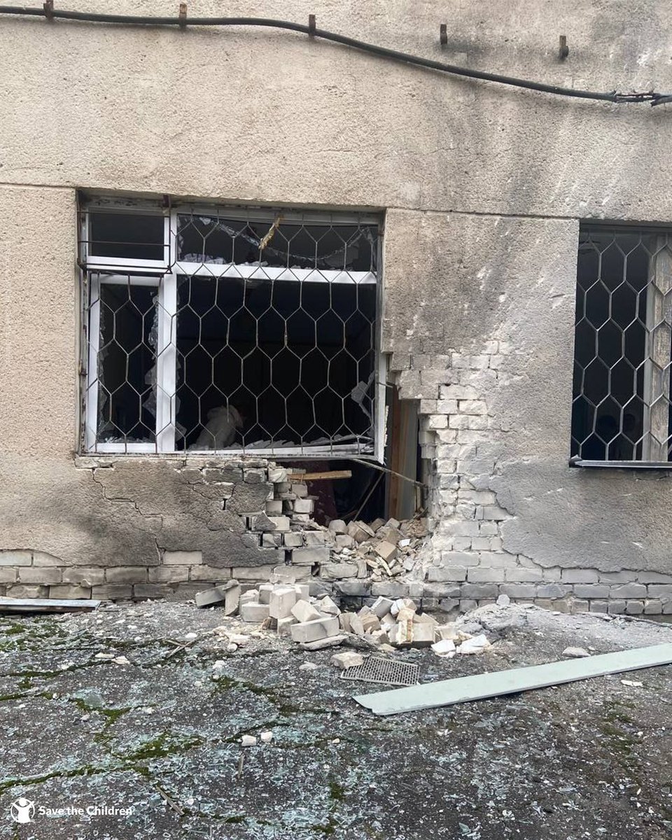 📍 Ukraine

A children’s was hospital reportedly hit in Kherson — windows of the neonatal unit shattered.

It is unthinkable that essential facilities for children are still being targeted.

#StopTheWarOnChildren