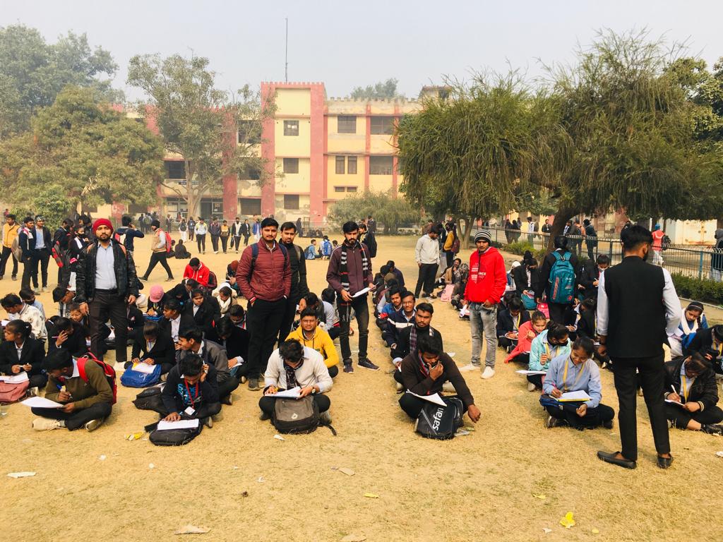 abvpbraj's tweet photo. आगरा महानगर में अभाविप की आगरा कॉलेज इकाई द्वारा 12 जनवरी स्वामी विवेकानंद जयंती (राष्ट्रीय युवा दिवस) के उपलक्ष्य में आयोजित युवा पखवाड़ा के अंतर्गत सामान्य ज्ञान प्रतियोगिता का आयोजन किया गया।
#ABVPBraj
#NationalYouthDay https://t.co/wzEHR4VU3V