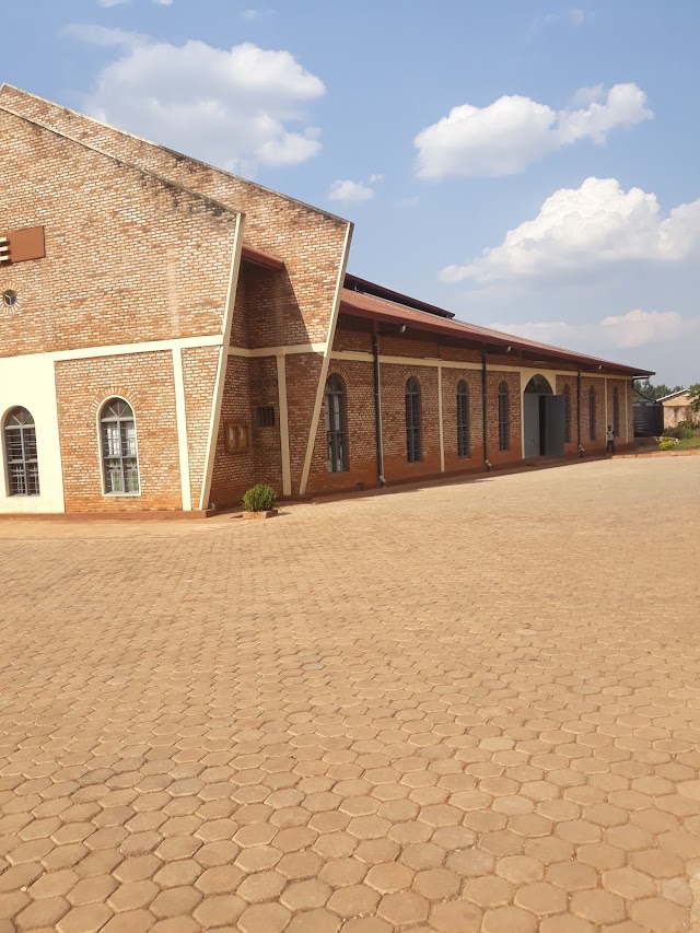ChurchesOfNote's tweet photo. 🇷🇼 - Ste Therese; CP5V+4RG, Butare, Rwanda
https://t.co/X1hmFbOxhP
#Rwanda
#StepByStep 👣
#ChurchesOnTwitter
Been here? ❤️
#JesusChrist #Bible #Christianity #Photography #BibleVerse #Christian
🧵 1/ https://t.co/2iuRLcqICl