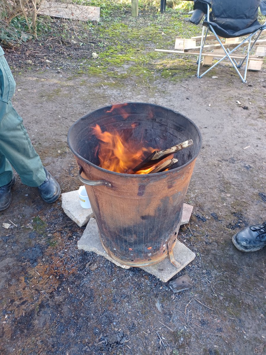 StuartCyclist's tweet image. No picket line complete without a brazier...Seacroft, Leeds earlier today @rotson @GMB_union @GMBCampaigns @leedsucu
