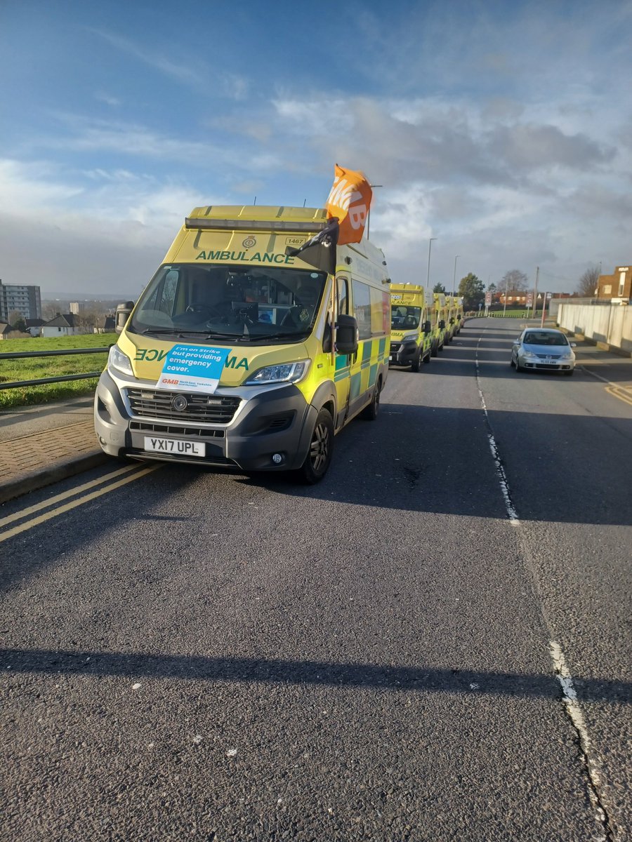 StuartCyclist's tweet image. No picket line complete without a brazier...Seacroft, Leeds earlier today @rotson @GMB_union @GMBCampaigns @leedsucu