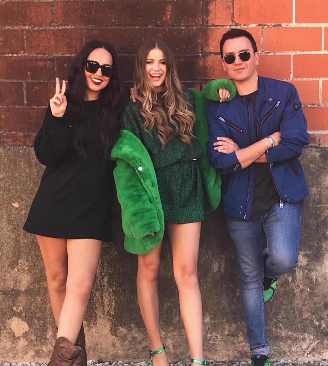 palomahecht's tweet photo. Nuevo post en mi IG sobre el journey de crear e inspirar junto a @sofiareyes &amp; @theCharlieG 🌸 Seguimos trabajando duro en ese proceso, sin prisas y desde el amor siempre. https://t.co/kx0o5agSW0 https://t.co/ANv0qKOABH