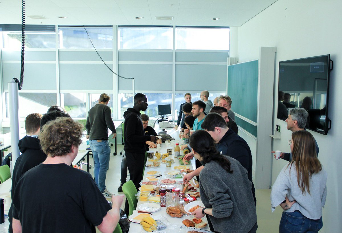 NoelGroupUvA's tweet photo. Warm welcome to our new PhD students, postdoc and visiting scientists! We had a nice brunch to onboard them and we look forward to all the new discoveries this bunch will generate! #flowchemistry #photocatalysis #electrochemistry https://t.co/LKevlTgwee