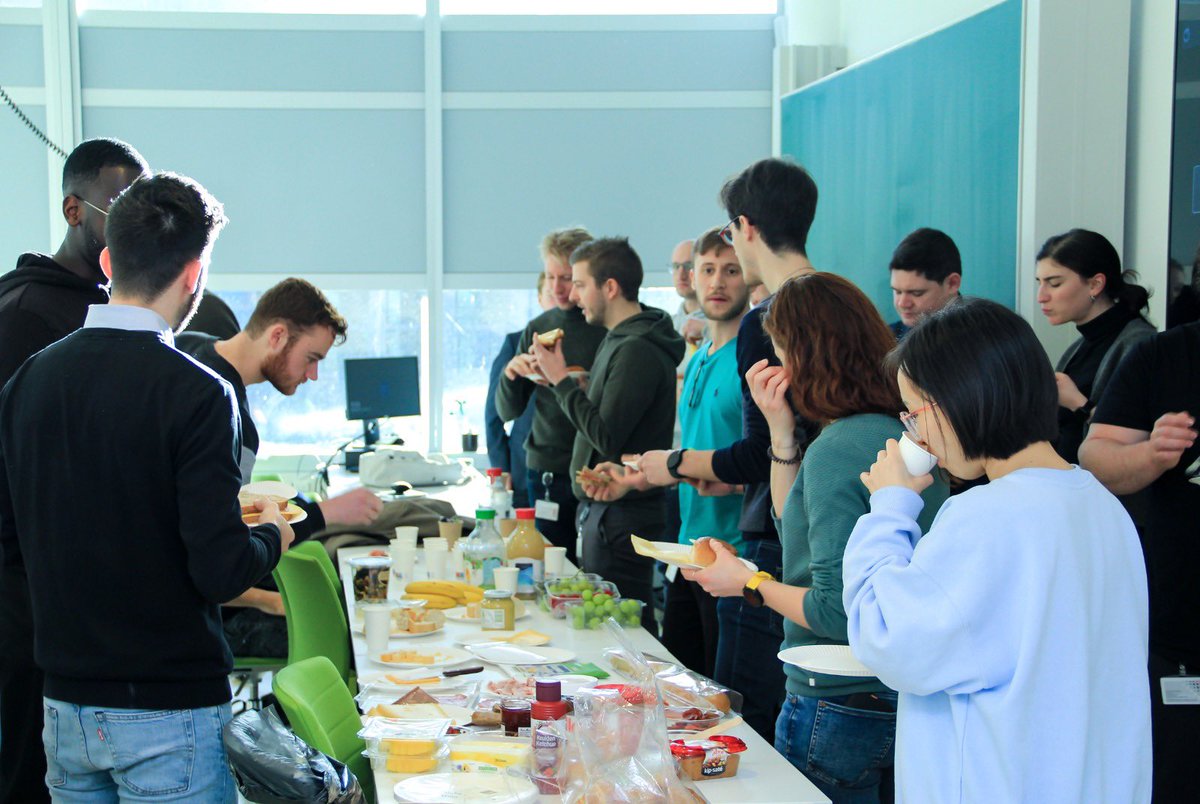 NoelGroupUvA's tweet photo. Warm welcome to our new PhD students, postdoc and visiting scientists! We had a nice brunch to onboard them and we look forward to all the new discoveries this bunch will generate! #flowchemistry #photocatalysis #electrochemistry https://t.co/LKevlTgwee