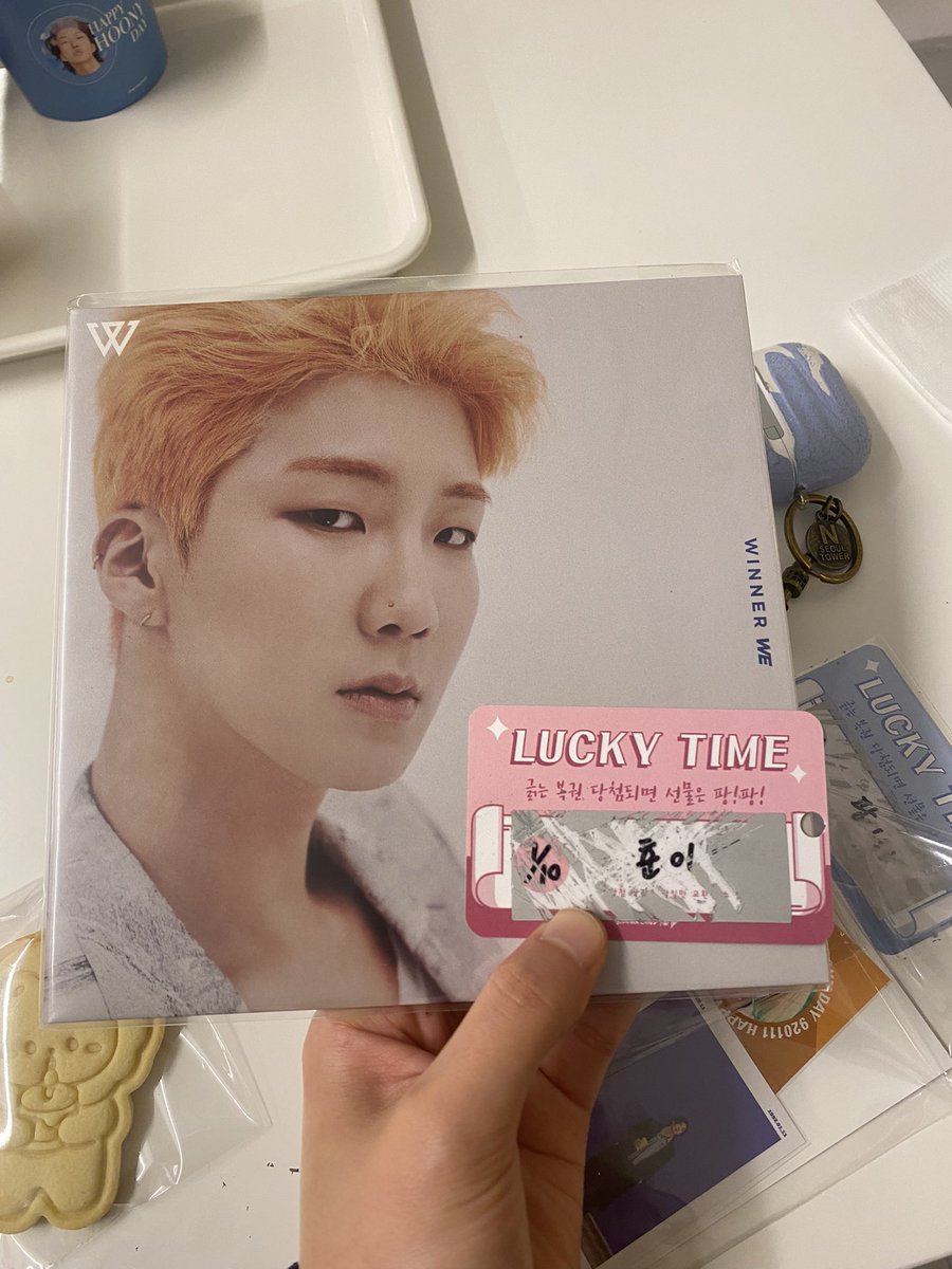 Heebs17142683's tweet photo. @chapter920111
2023 HOONY Birthday Event
카페 삡! 
가히 최고의 후니 생일 카페💙후니 사진들이 하나같이 다 너무 아름다웠어요... 쿠키 디자인도 귀엽고 오뜨 인생네컷까지! 럭키 이벤트에 후니가 당첨된 것까지 완벽한 마무리하고 가요 감사합니다!
#매일_더_새로워져_훈이_모든_게_말야 https://t.co/uU5WCappKv