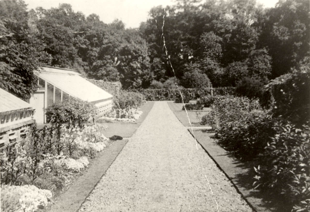 NationalTrustNI's tweet photo. Itโs #HeritageTreasures day. Thanks to @HeritageFundNI Florence Court Kitchen Garden has been restored to its 1930s glory. #PlacesMatter
Find out more about this labour of love at: https://t.co/CH6QKouSqF https://t.co/cv7XaxZ39X
