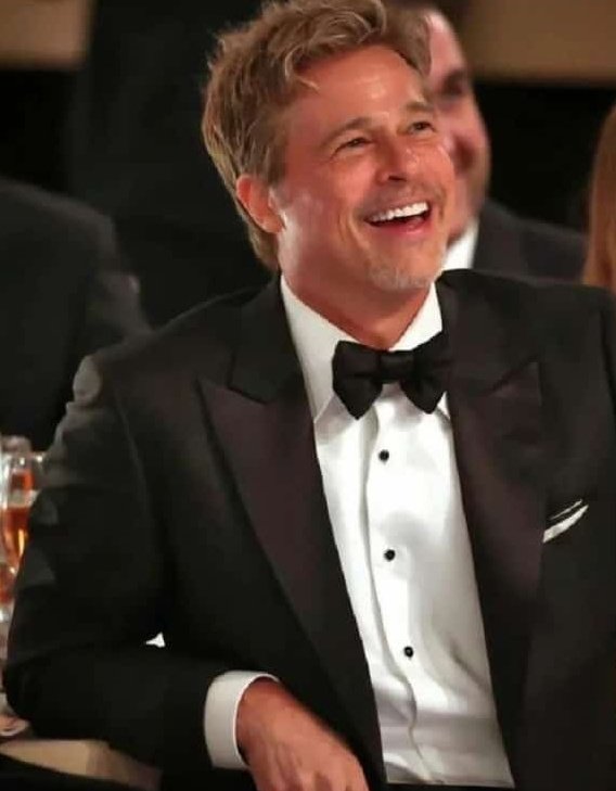 DocMartin_'s tweet image. 60 años tiene,. sigan