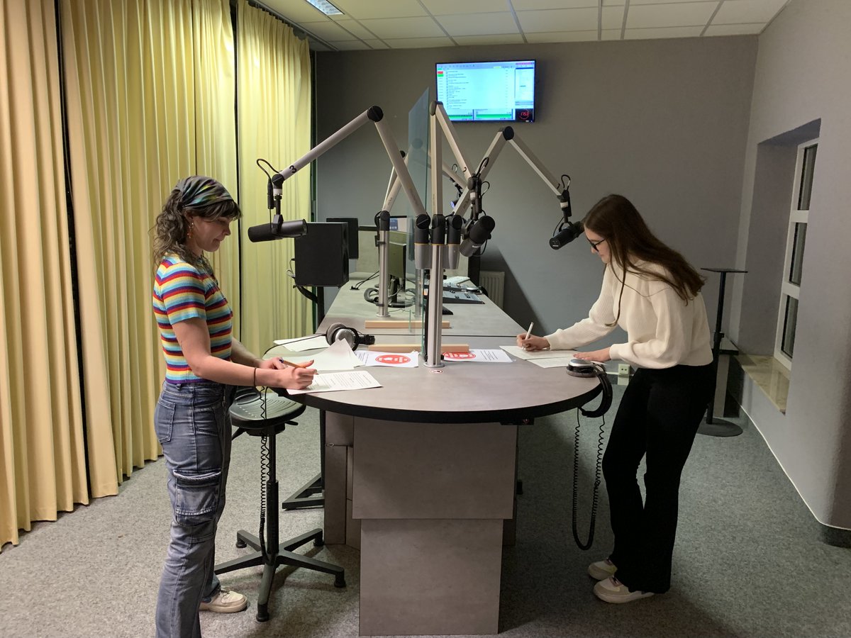 h2radioMD's tweet photo. Jetzt sind wir live! https://t.co/oSYCOpPXnS

#h2radio#omnifrequent#hochschulemagdeburg#live https://t.co/JWDISE89GF