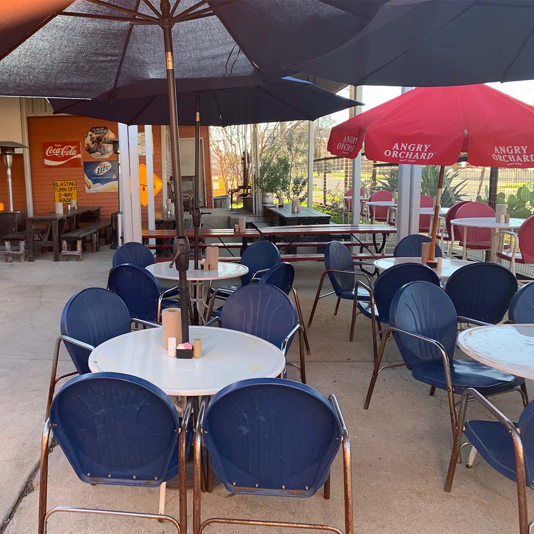 Enjoy the warm weather & welcoming atmosphere out on our patio! 🍔☀️

 ecs.page.link/5he1
#PatioEats #SunnyDays #Burgers  #GoodFood #Armadillos #BestBurgerJoint #Lunch #Dinner #DineIn