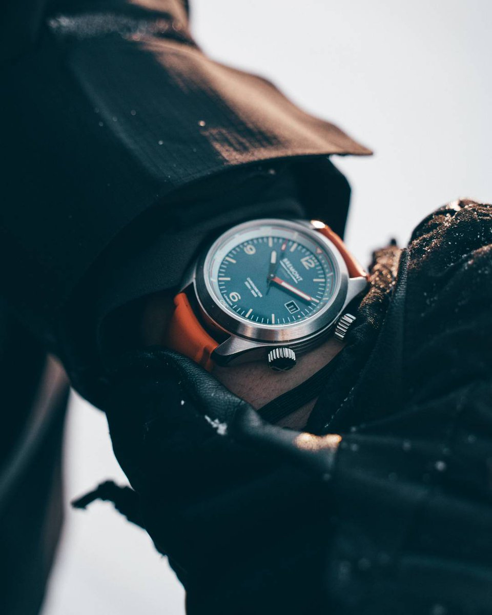 Bremont's tweet image. Time to hit the slopes with @jamienichollsuk  and the Argonaut Azure. Feels good 🔥

📸 @max.hwrd⁠

Find out more: bremont.com/products/argon…

#MakeTimeCount #Bremont #snowboarding