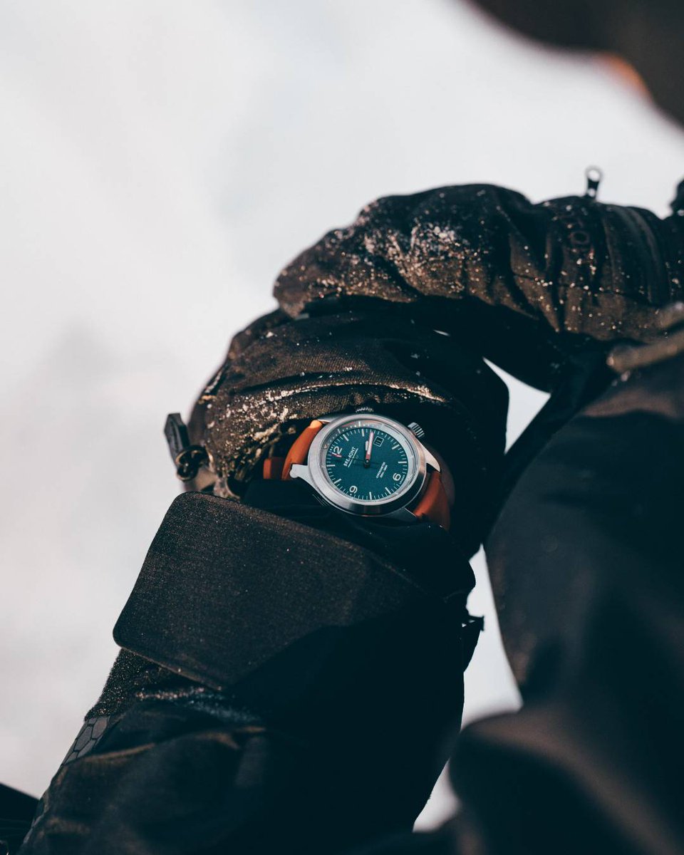Bremont's tweet image. Time to hit the slopes with @jamienichollsuk  and the Argonaut Azure. Feels good 🔥

📸 @max.hwrd⁠

Find out more: bremont.com/products/argon…

#MakeTimeCount #Bremont #snowboarding