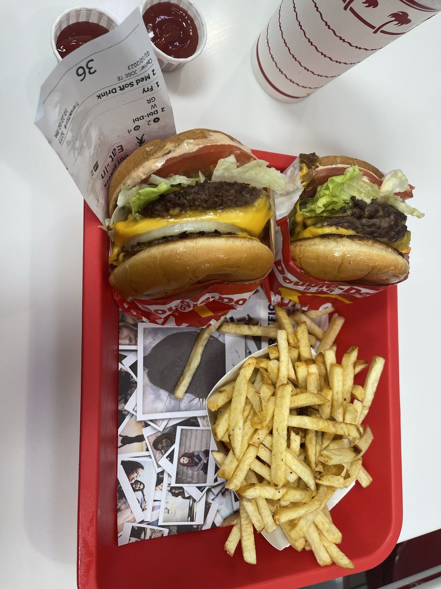 hi___bae68's tweet photo. Documentation of my first in an out experience for future reference. 
8.5/10- very good product along with amazing prices led to a good experience
Flaws included a scarcity of napkins, resulting in me waiting in line twice to receive this material to cleanse myself. https://t.co/YiDZ553vtz