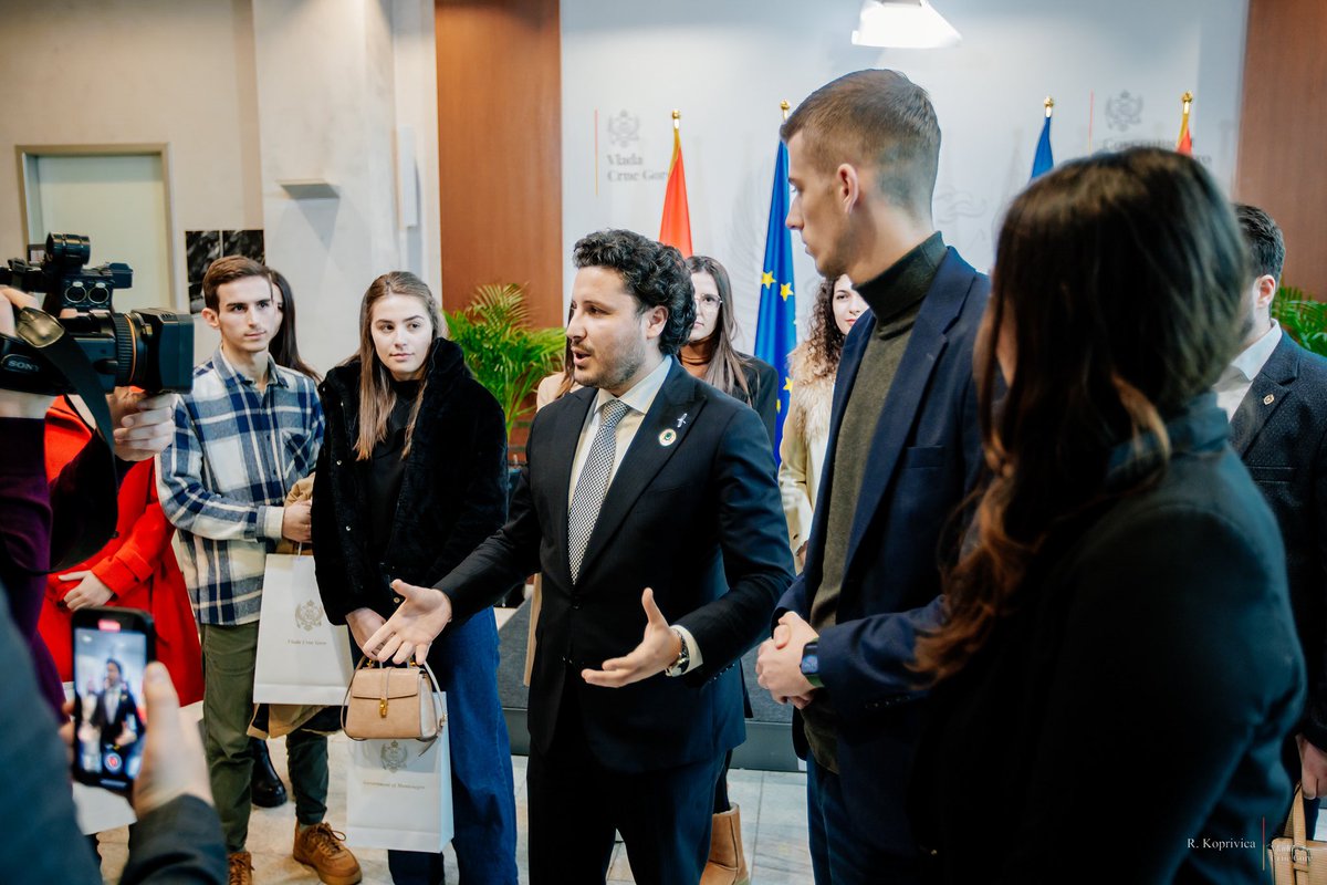 VladimirPerazic's tweet photo. Današnja posjeta @VladaCG i razgovor sa @DritanAbazovic 🗣️ https://t.co/hcRVc8FLQK
