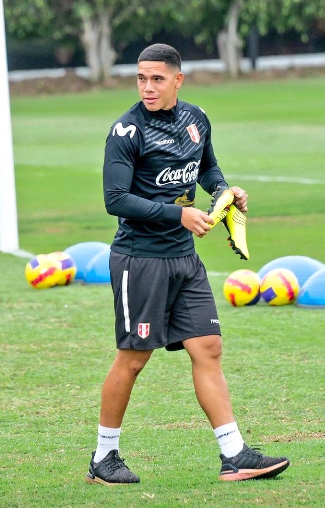 DMontalvan's tweet photo. Hull City fans asking about Yuriel Celi:
-Direct
-Constantly moving forward
-Has an eye for goal
-Drifts into the middle 
-Confident

Weaknesses
-Not too creative
-Wants the spotlight 
-Freekicks/PKs

Has the talent, been on the radar since he was 17. Needs to leave Perú to grow. https://t.co/xWgzDPCSI6