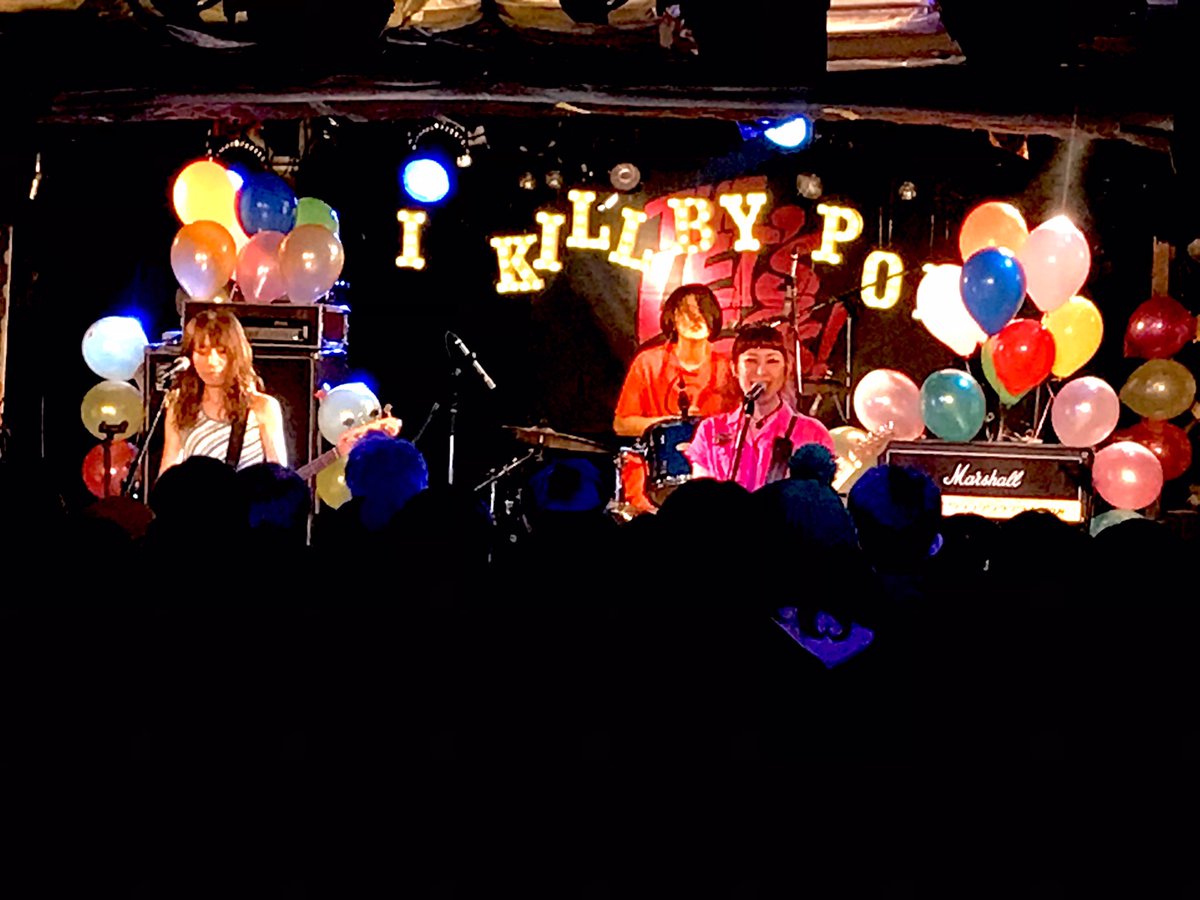 picalesq's tweet image. #レッツゴーズ　
ワンマン＠新宿ロフト

会場パンパンの超満員！

ライブも「最高！」のひと言に尽きる素晴らしい夜でした。

MVで観てた曲も、ライブでは数倍のマシマシ・パワーUPで、やっぱり生はサイコーだなぁ、、、

#letsgos