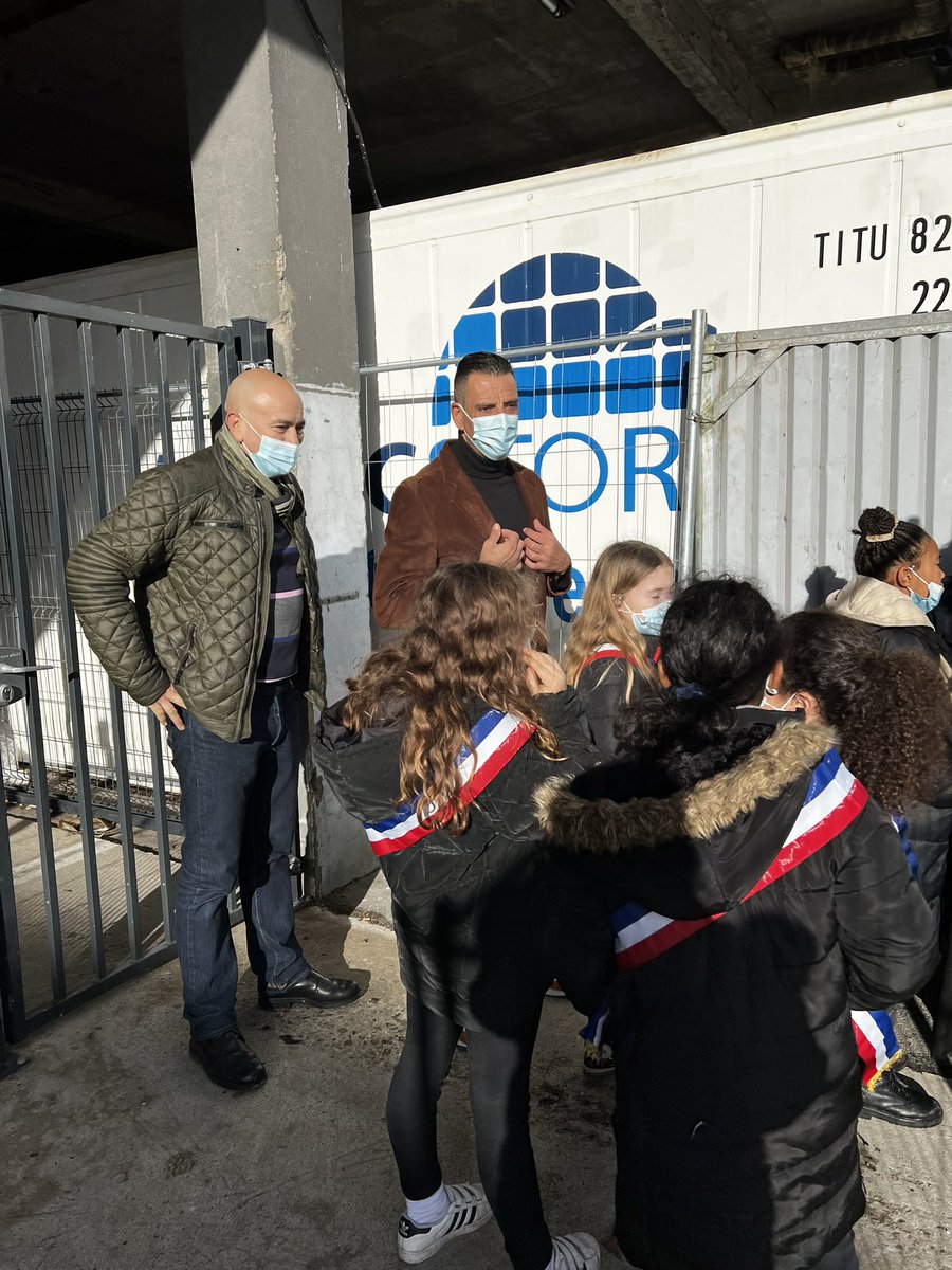 DamiatiMichael's tweet photo. Distribution des colis que vous nous avez généreusement offert à @VCrosne pour les enfants du #CHIV de @Villeneuve94190. Bravo à nos jeunes élu(e)s, merci aux équipes de la ville et de l’hôpital #Tamalou. Surtout Merci à vous pour votre générosité #Crosne solidaire 🫶😍👏 https://t.co/W5dQpkcW5v