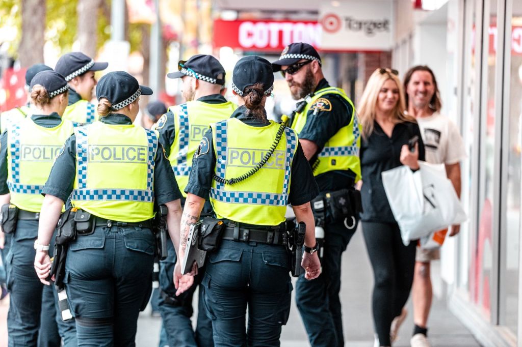pulsetasmania's tweet photo. 19 Tasmanians Charged With 61 Offences in Crime Blitz #tasnews https://t.co/c8EBoV7lr9 https://t.co/RICheP5d1q