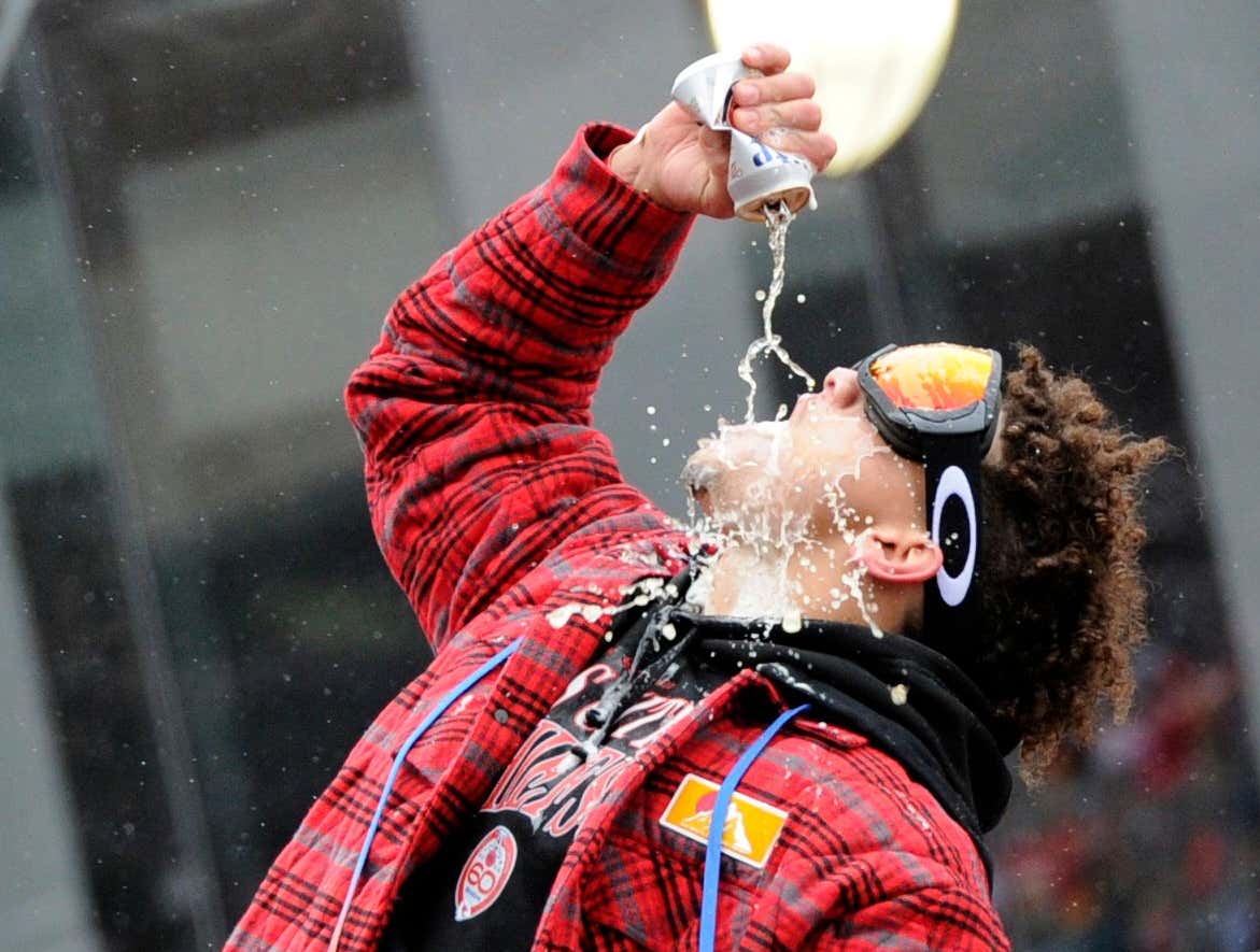 barstoolsports's tweet photo. Patrick Mahomes, Allegedly, Can Absolutely HOUSE Beers https://t.co/38puetLYYP https://t.co/To1yCUo21m