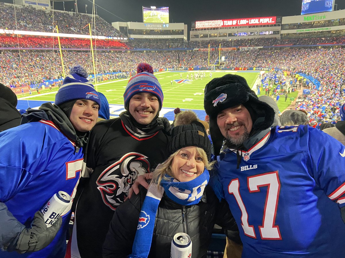 AnnFelser's tweet photo. @BuffaloBills @LabattUSA https://t.co/hWKHtjE6z1