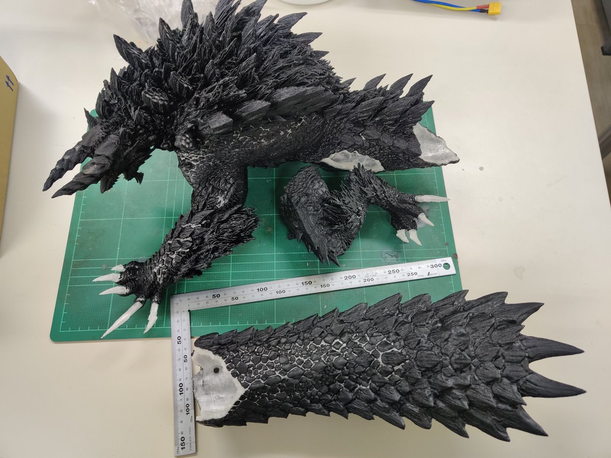 wDnrbm's tweet photo. MHW Zinogre is roughly 20 meters long, 8 for tail alone.

Imagine, a tail 8 meters long. https://t.co/mbFFpvvxtv