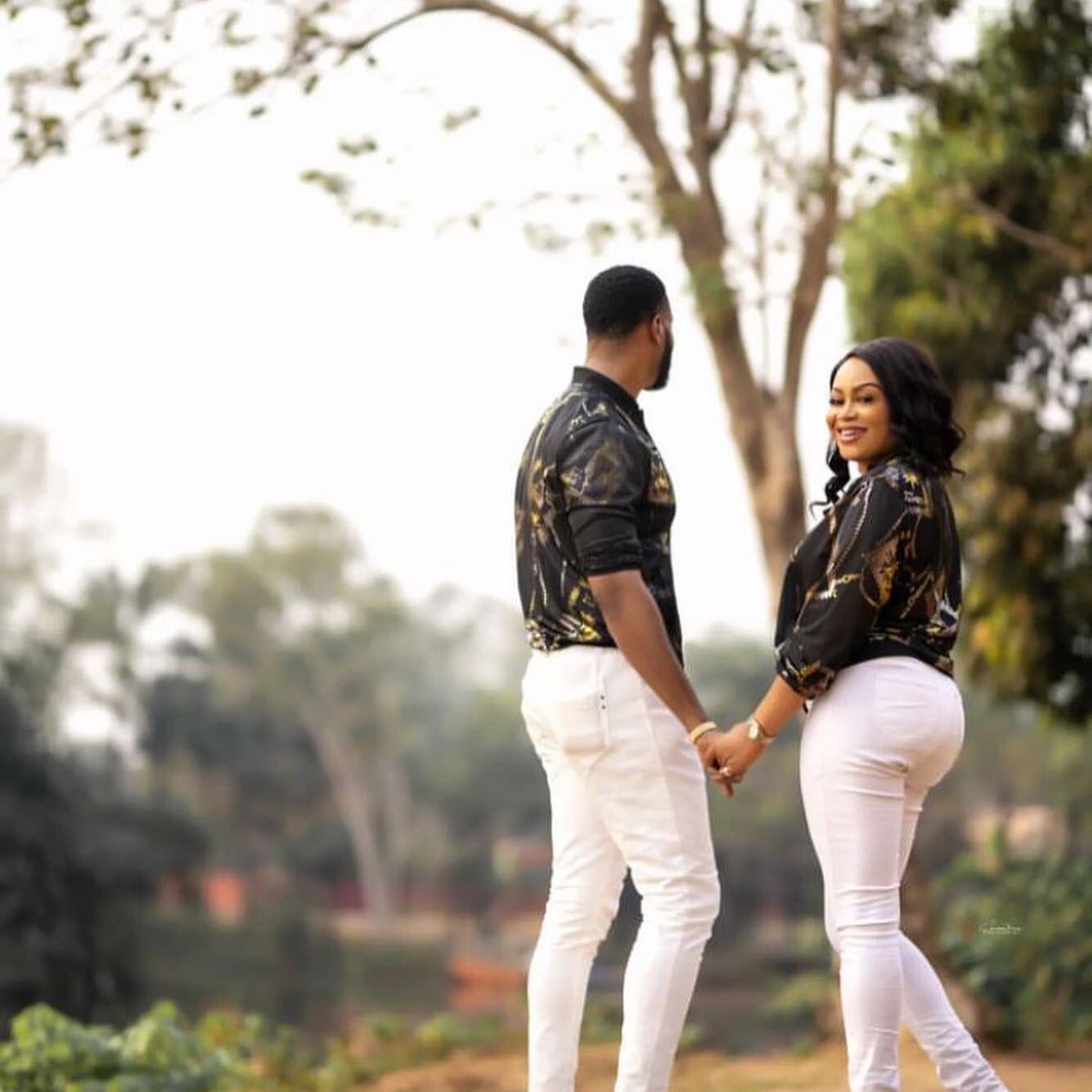 african_glitz's tweet photo. Trouble don jam Train!!🚂💨😩😮💨
“Why Are You Hiding Your Man’s FACE”-Frustrated Netizens reacts as 40-year-old living-legendary #Nollywood actor Nkiru Sylvanus aka #BleBle, unveils her partner.
(Thoughts ?)
#IrisWhatIris #ItIsWhatItIs 🤧✌🏽👀
#AfricanGlitz. 🫶🏽 https://t.co/3jyvsY7TCX