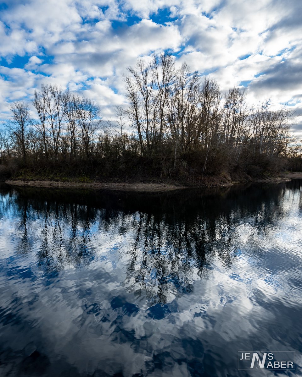 JensNaber's tweet photo. #clouds #reflection in a #lake 

#cloud #cloudy #cloudyday #reflections #reflectionphotography #water #winter #landscape #photooftheday #photography 
#wolken #wolkenhimmel #wolkenfotografie #spiegelung #spiegelungimwasser #see #wasser #landschaft #landschaftsfoto #fotografie https://t.co/DqMLfNXMYp