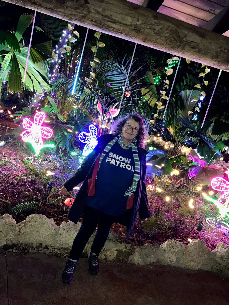 DDiFrenna's tweet photo. the long neon nights
and the eek of the ocean
and the fire that was starting to spark
~NewYork #FallenEmpires #Reworked @snowpatrol @garysnowpatrol
Fluorescent Greetings from South Florida https://t.co/ugriUG8rLO