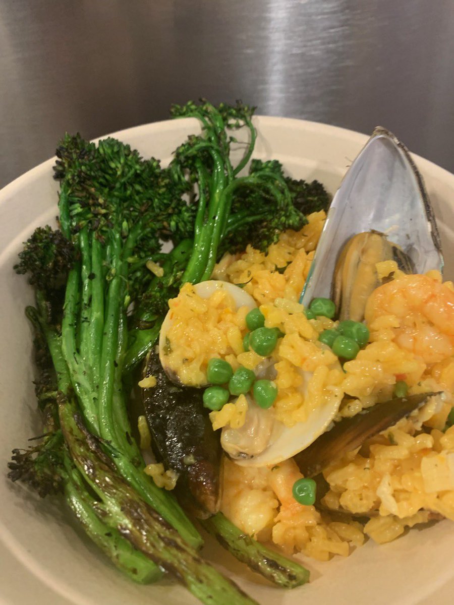 ChefGameInc's tweet photo. Perfect day for Paella…..which is any and everyday! 🤗

#quest #QuestFoodIsTheBestFood #TullyHall #DamenHall #SaintIgnatius #Lunchtime https://t.co/n2jxChh1rB