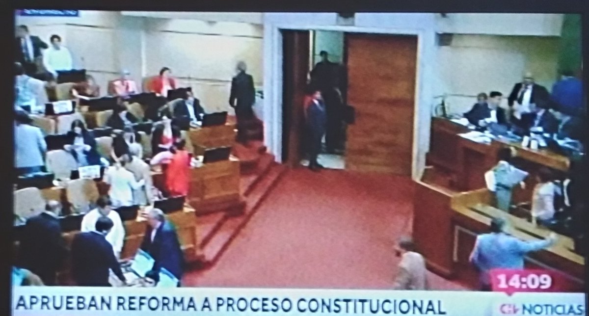 Hoy se mostró en vivo y en directo por TV como los esbirros de la élites con su #Agenda2030 generan un #GolpeDeEstadoPolitico.
#PoliticosSediciosos

 #MerluzoDesprolijo #CHVNoticias #EvitemosUnaTragedia #MeganoticiasAlerta #RechazoOtraVez #RechazoOtroProceso #RechazoAgenda2030