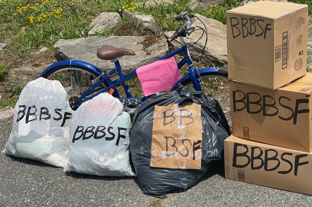 NBRecycling's tweet photo. Another option for clothing: Big Brother Big Sister Foundation offers home pickups of clothing, linens, shoes & small household items.👕👖👞👗 Schedule an appointment for front porch pickup: https://t.co/eK8wWPbww1
#WasteBans #TextileRecovery #WasteReduction https://t.co/i3ySBFgyWz